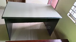 বিক্রয়ের জন্য বড় ব্যবহৃত স্টাডি/অফিস টেবিল (৩ ফুট ১০ ইঞ্চি × ২ ফুট ২ ইঞ্চি)