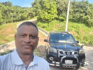 নিসান এক্স-ট্রেইল ২.০ পেট্রোল এক্সই ২০১১ কালো