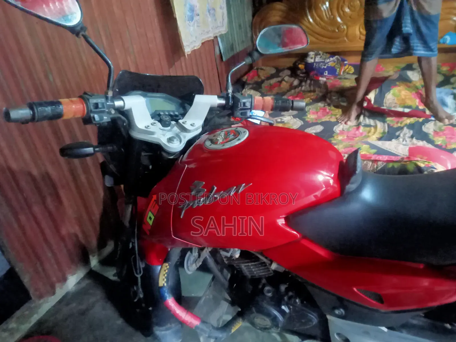 বাজাজ পালসার ১৫০ ২০১২ রেড