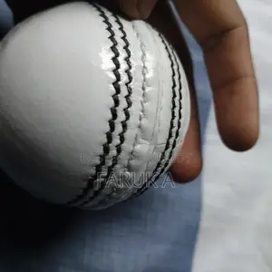 ক্রিকেট বল ৪ পিস