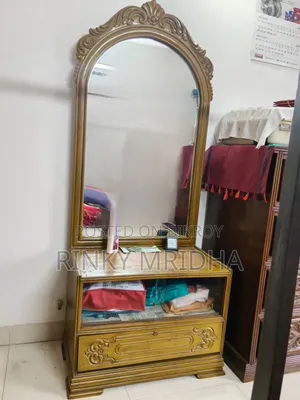 ড্রেসিং টেবিল