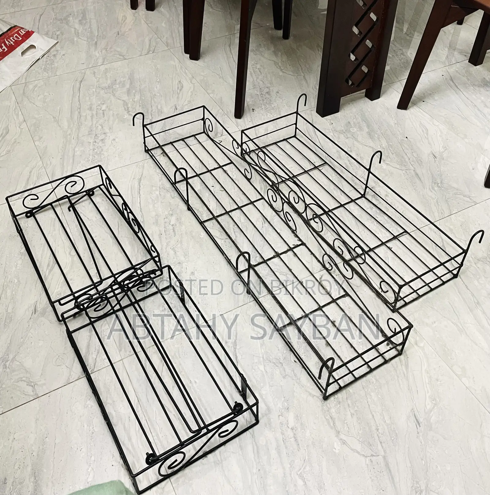 টব ও জায়নামাজ রাখার স্ট্যান্ড