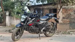 সুজুকি জিক্সার ২০২৩ ব্ল্যাক