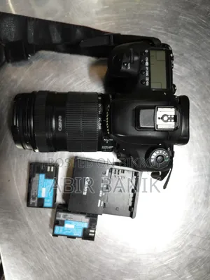 Canon Eos 7d Canon 18-135 Mm Lens With 2 Batteries 1 Charger
