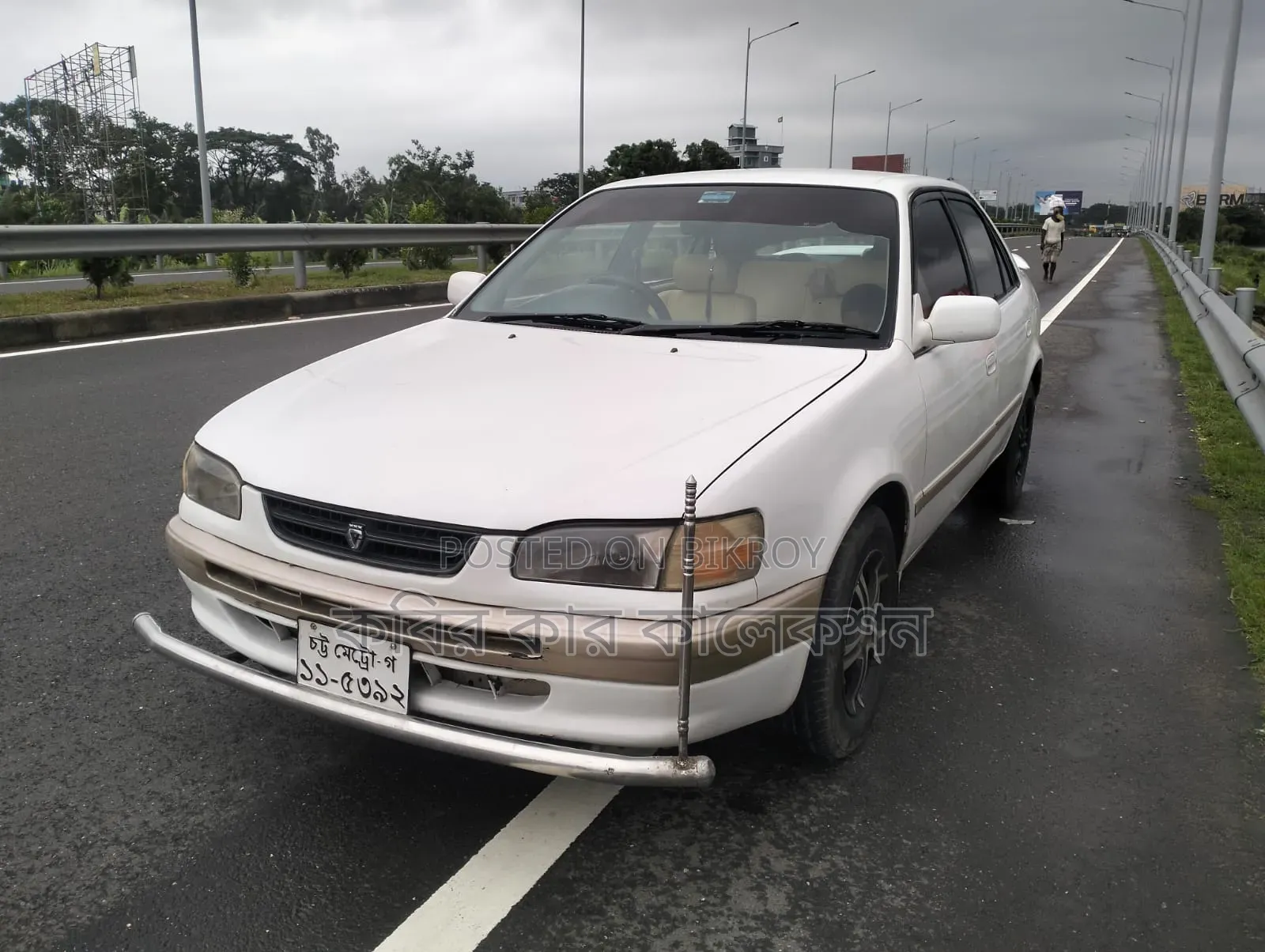 Toyota Corolla 1997 White