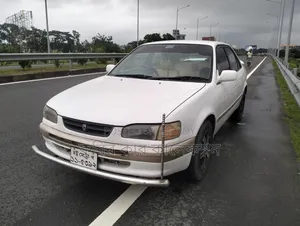 Toyota Corolla 1997 White