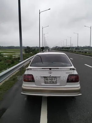 Toyota Corolla 1997 White