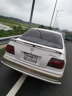 Toyota Corolla 1997 White