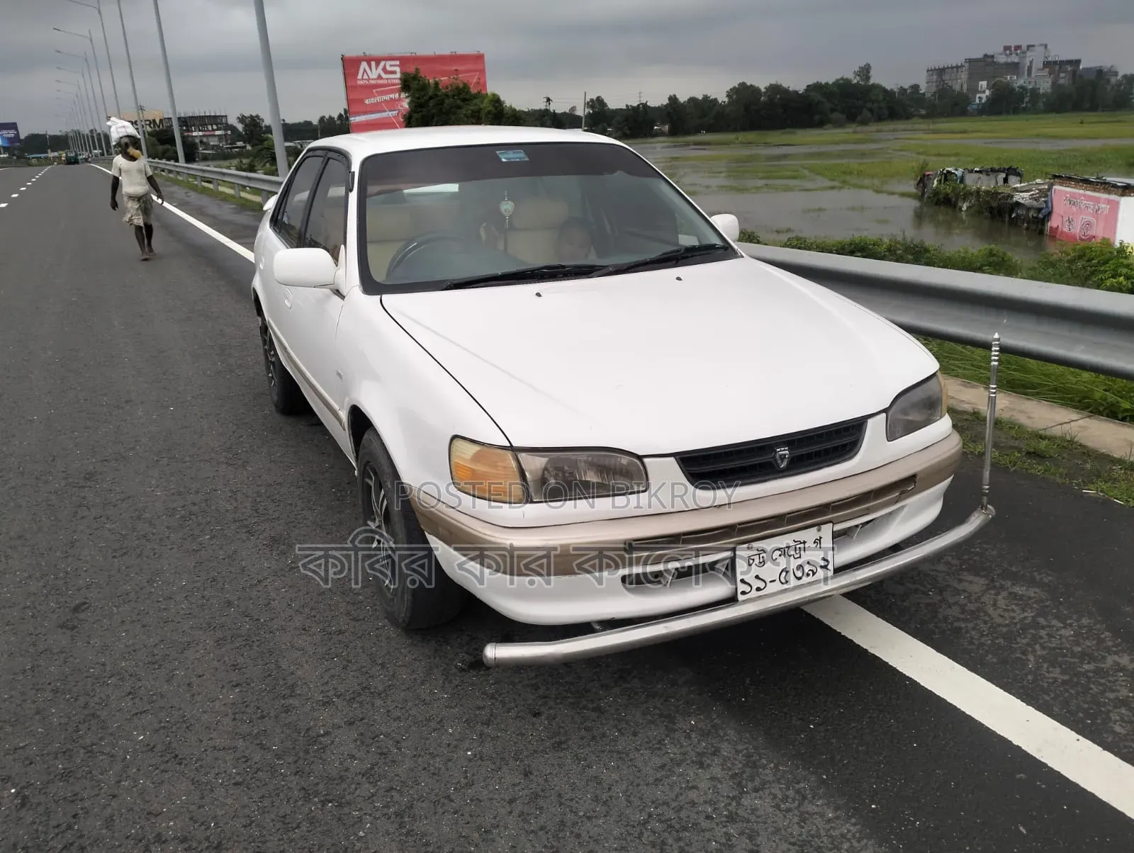 Toyota Corolla 1997 White