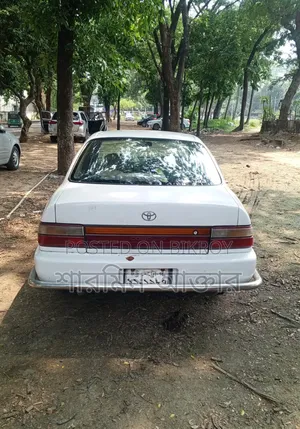 Toyota Corolla Sedan Automatic 1998 White