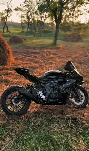 সুজুকি জিএসএক্স-আর১৫০ ২০২২ কালো