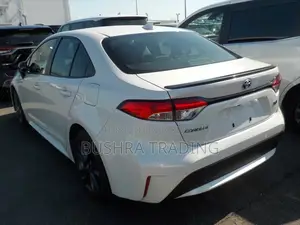 টয়োটা করোলা এল ২০২১ পার্ল