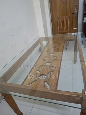 ডাইনিং টেবিল