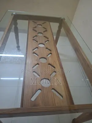 ডাইনিং টেবিল