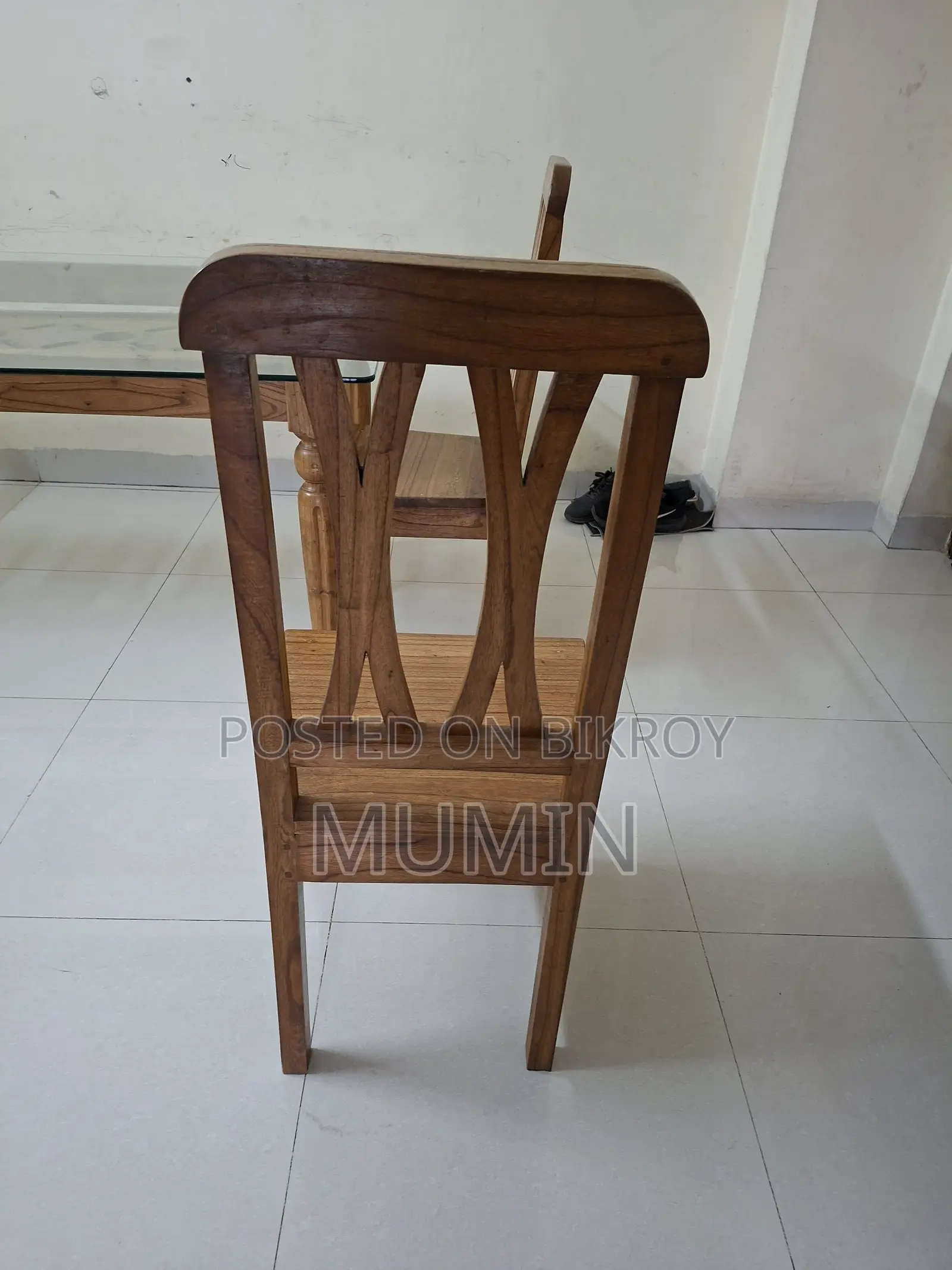 ডাইনিং টেবিল