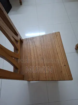 ডাইনিং টেবিল