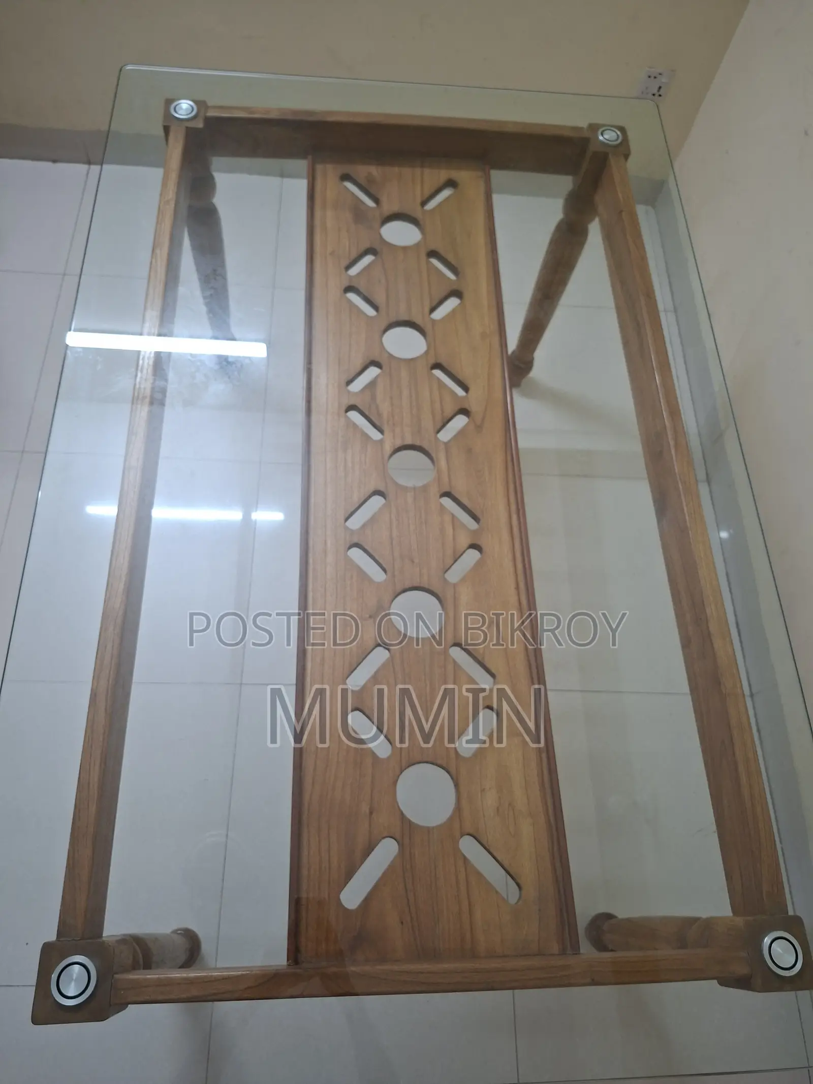 ডাইনিং টেবিল