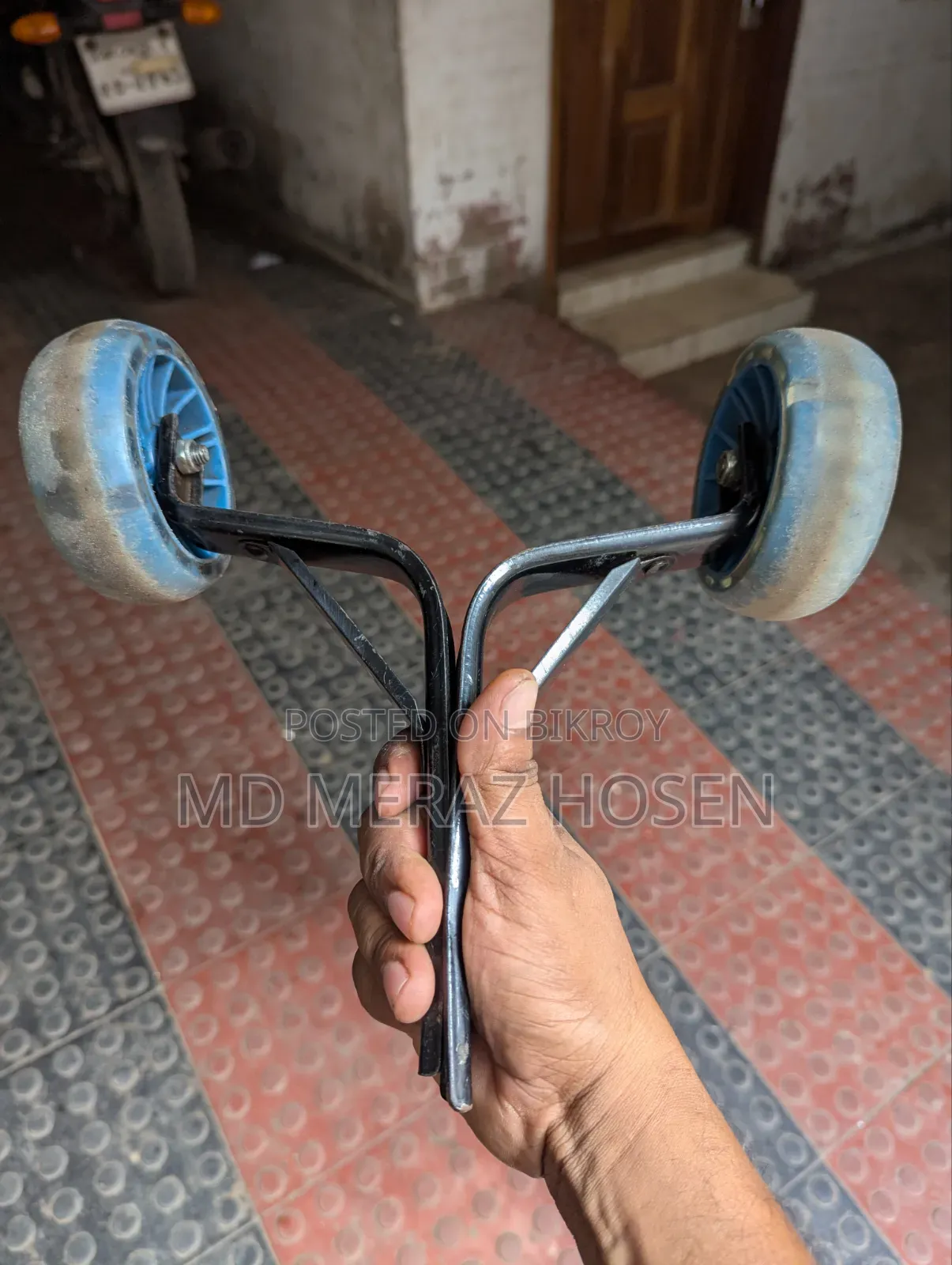 সাইকেলের পাশের চাকা