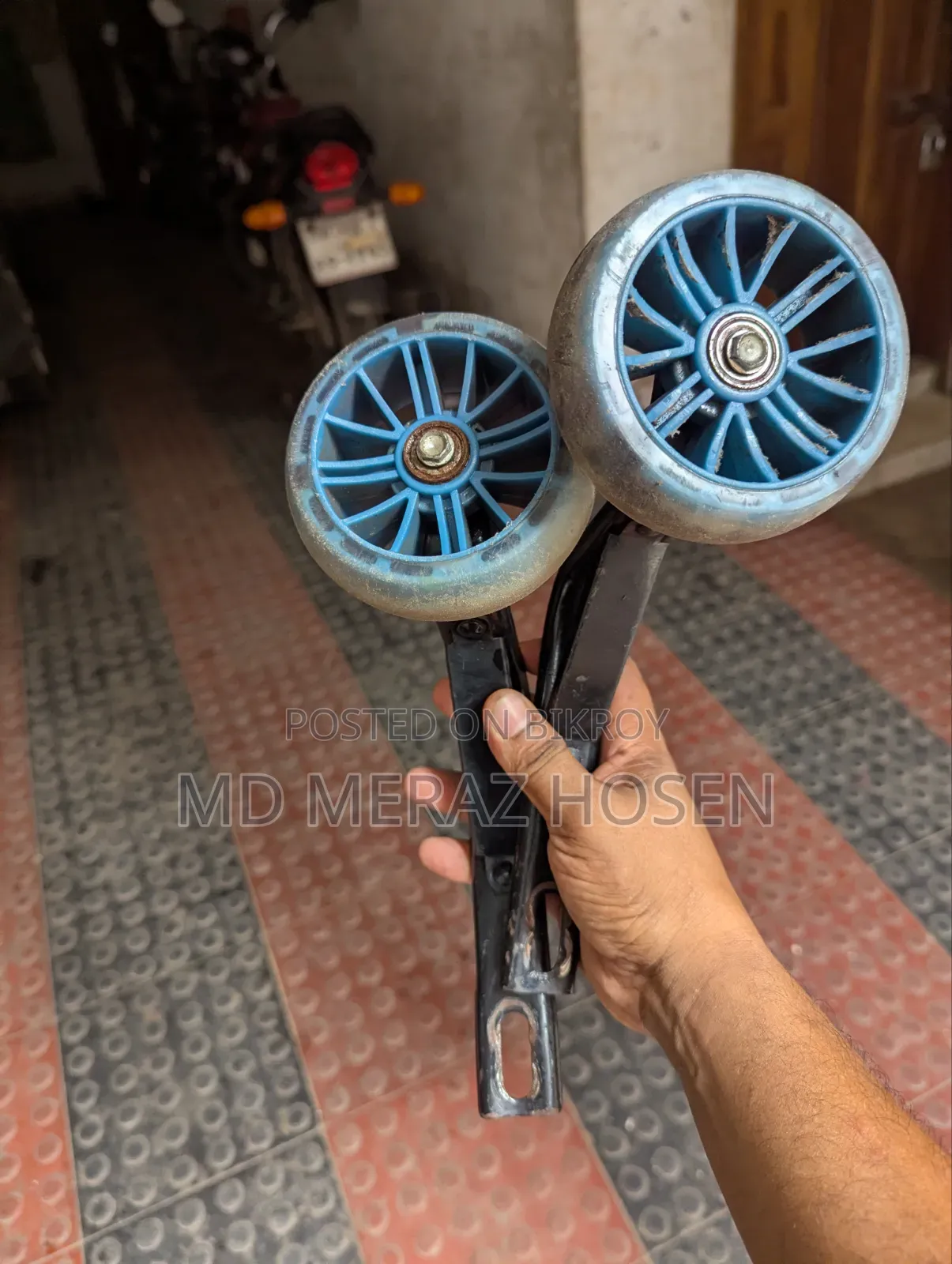সাইকেলের পাশের চাকা