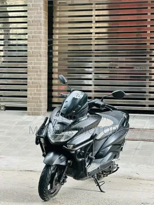 সুজুকি ২০২২ কালো