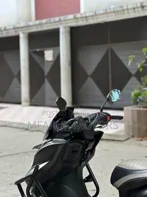 সুজুকি ২০২২ কালো