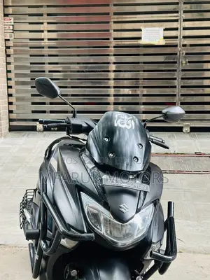 সুজুকি ২০২২ কালো