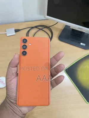 Samsung Galaxy F55 128 GB Orange