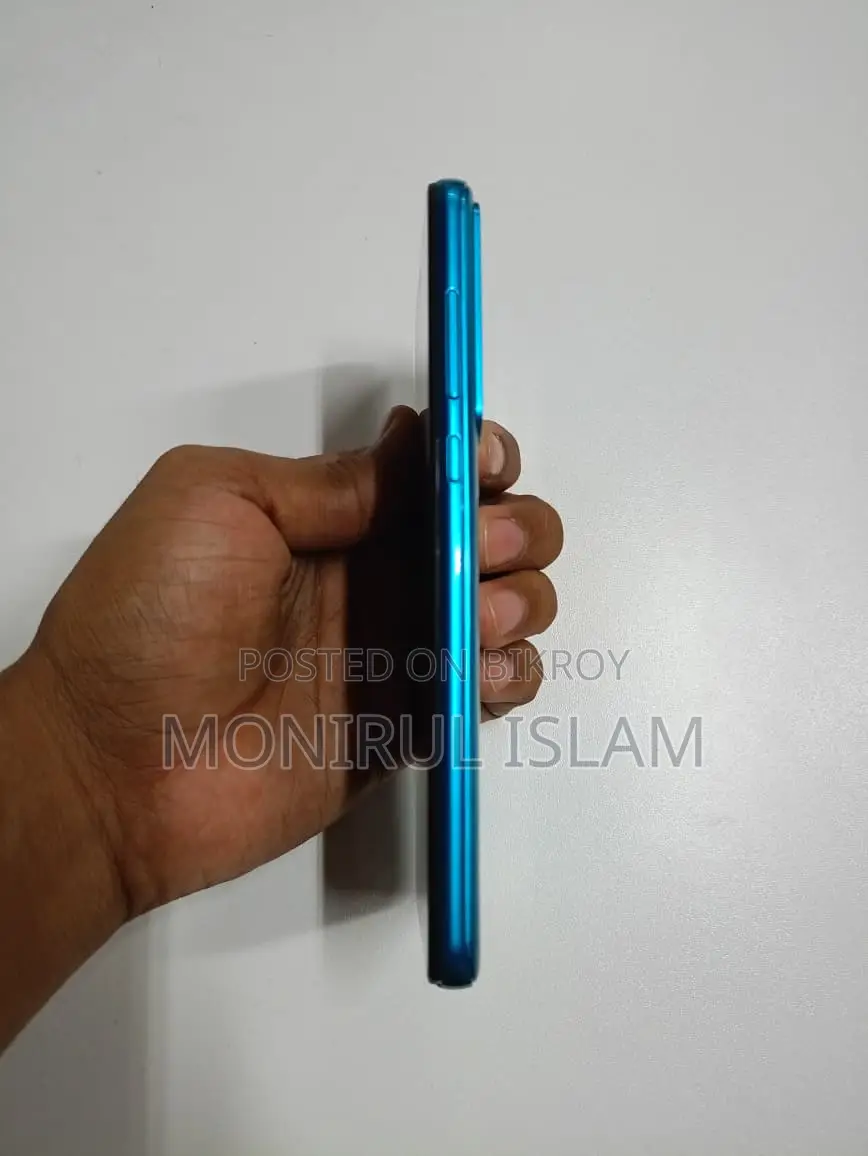 New Vfone 32 GB Blue