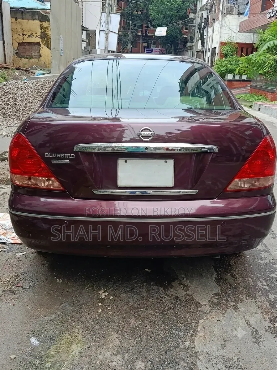 Nissan Bluebird 2004 Red