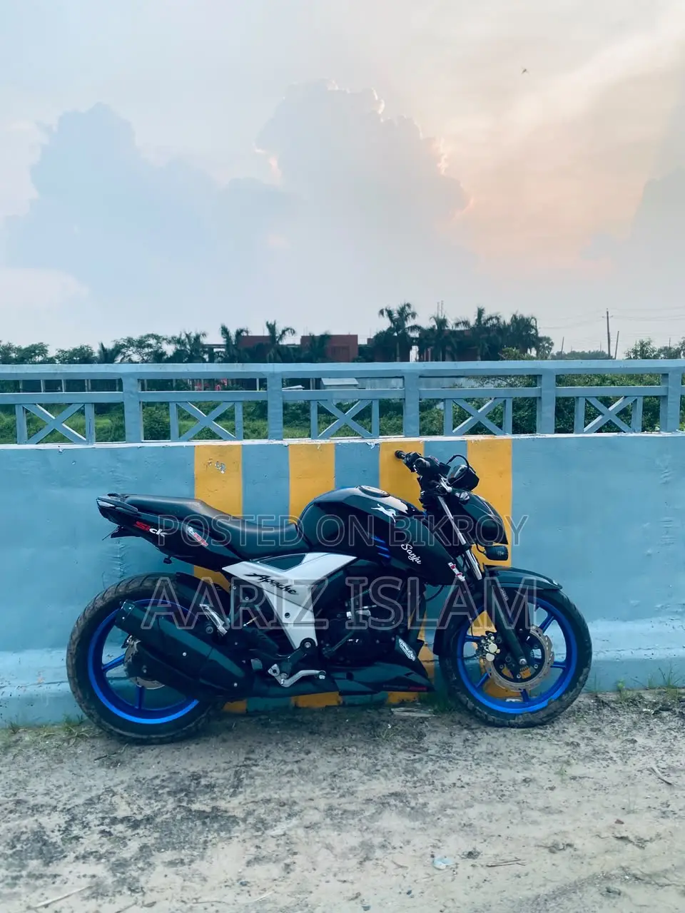 টিভিএস অ্যাপাচি ১৬০ ৪ভি ২০২৩ কালো