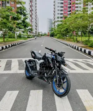 টিভিএস অ্যাপাচি ১৬০ ৪ভি ২০২৩ কালো
