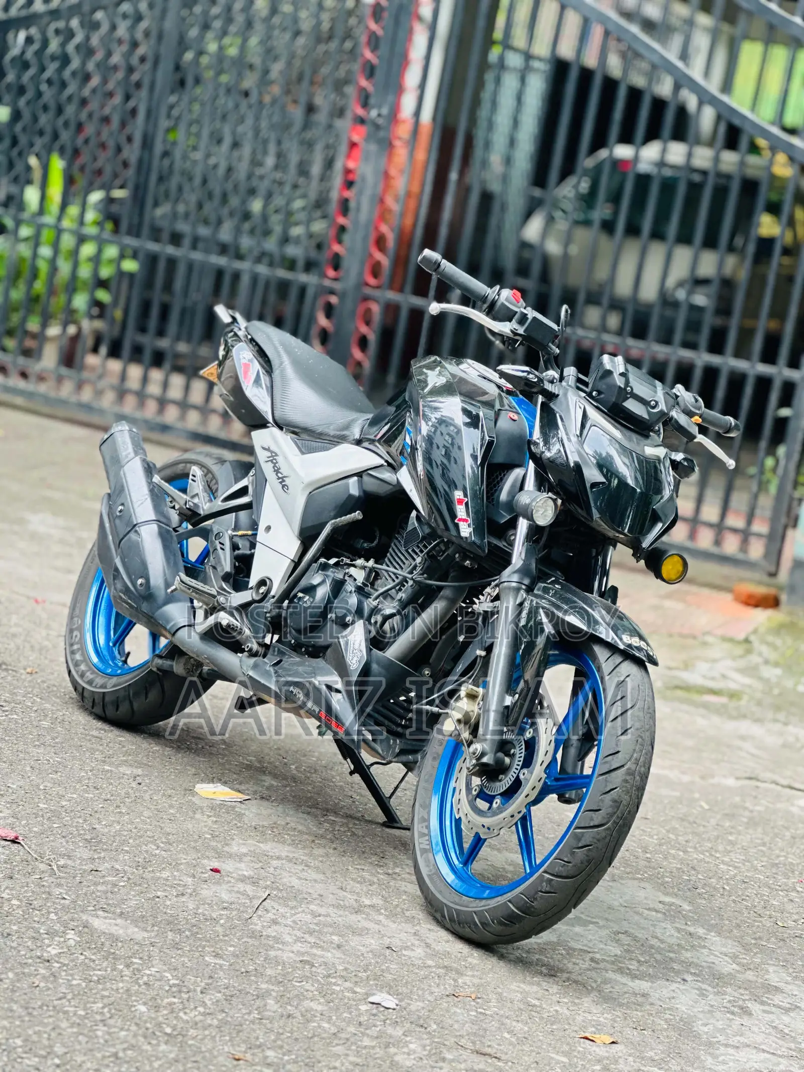 টিভিএস অ্যাপাচি ১৬০ ৪ভি ২০২৩ কালো