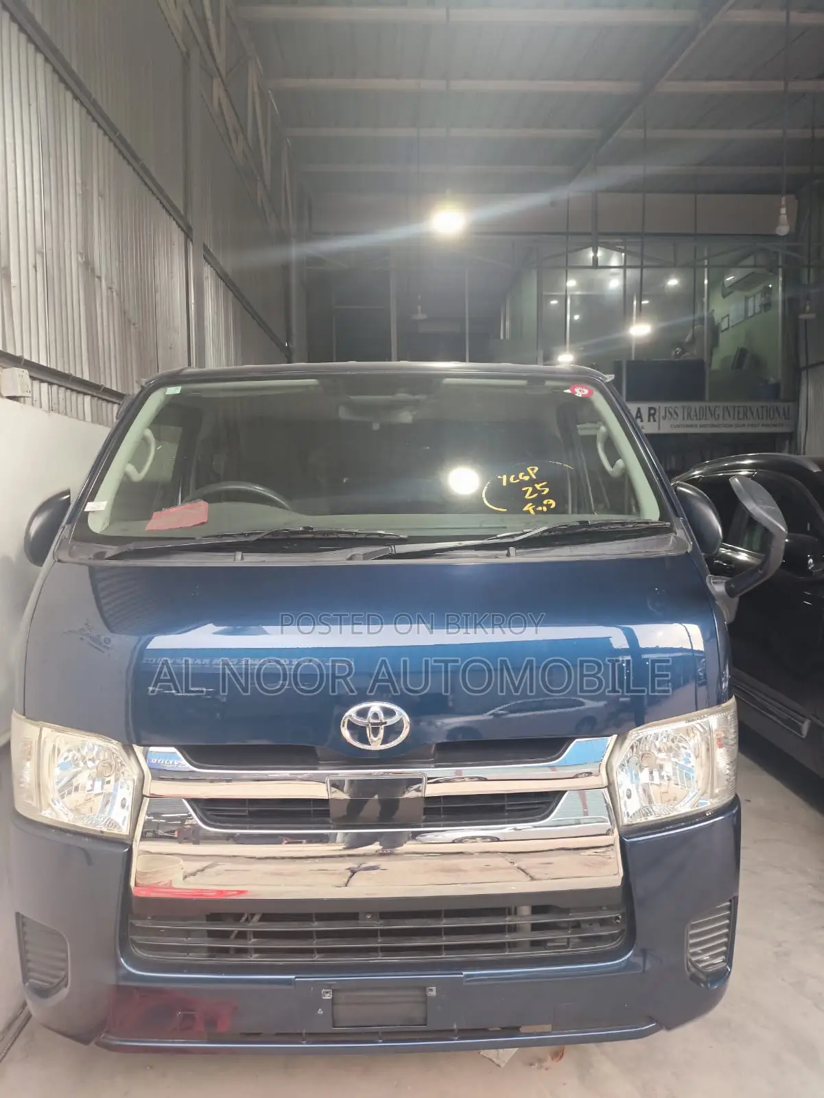 Toyota HiAce 2021 Blue