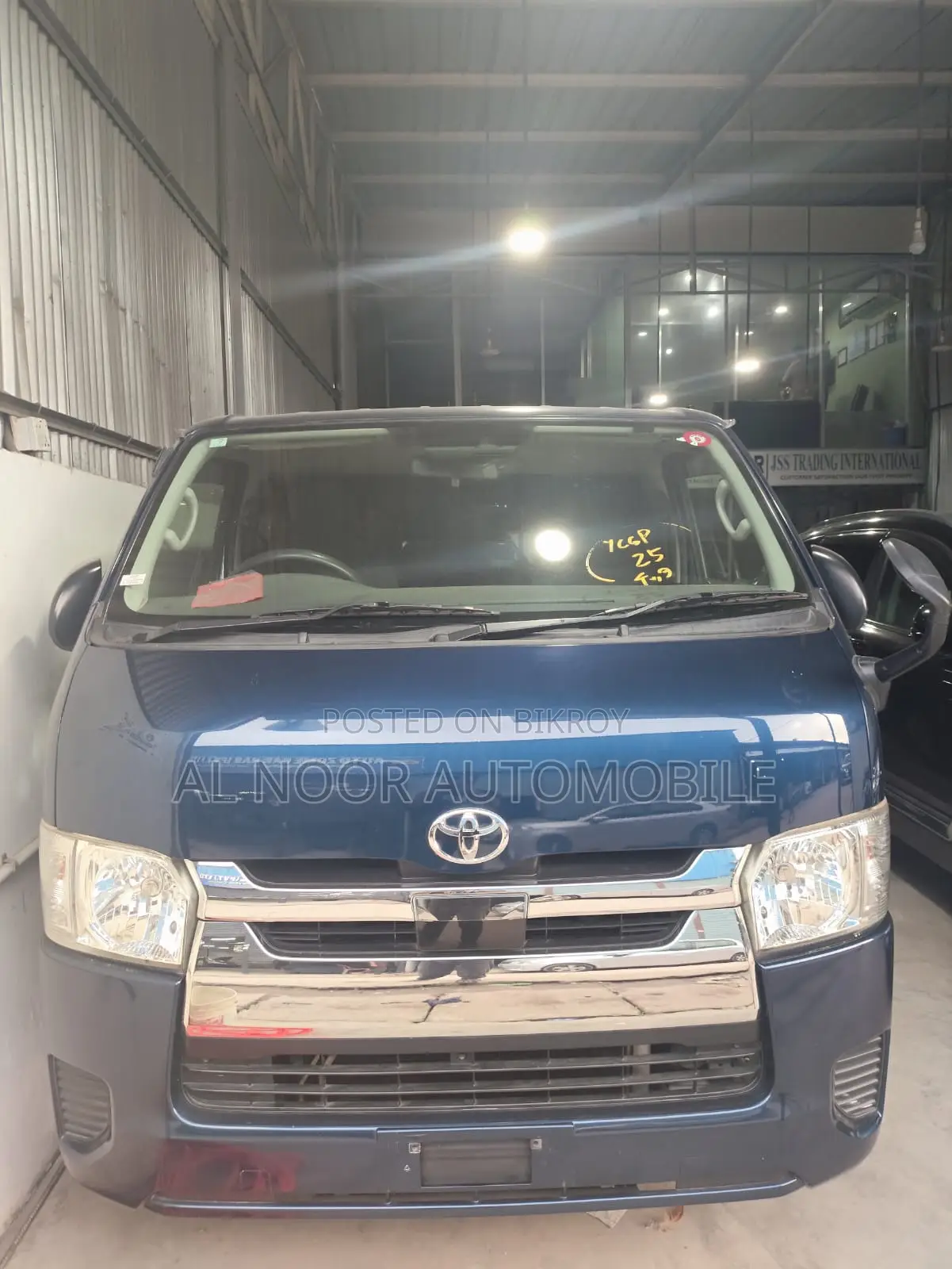 Toyota HiAce 2021 Blue