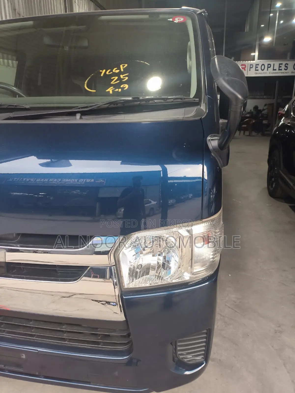 Toyota HiAce 2021 Blue