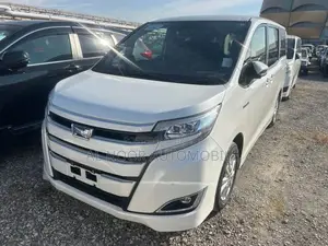 Toyota Noah 2021 Silver