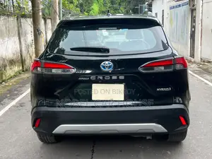 Toyota Corolla Cross 1.8 Hybrid AWD 2021 Black
