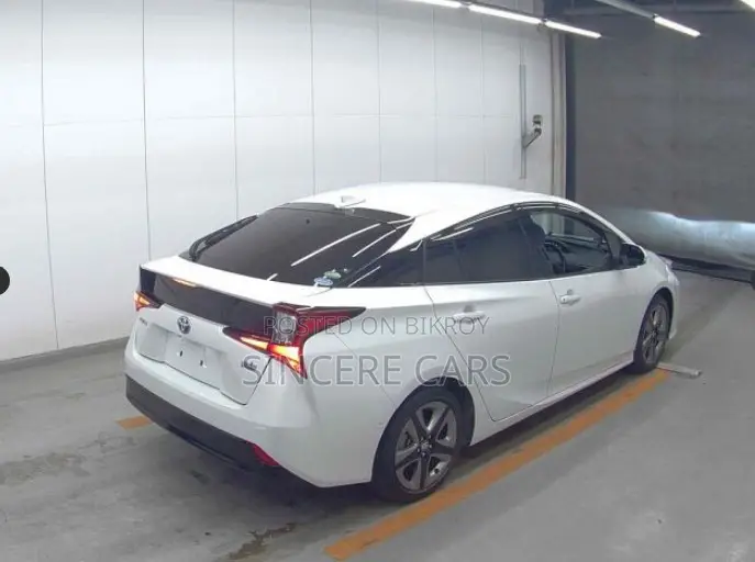 Toyota Prius 2021 Pearl