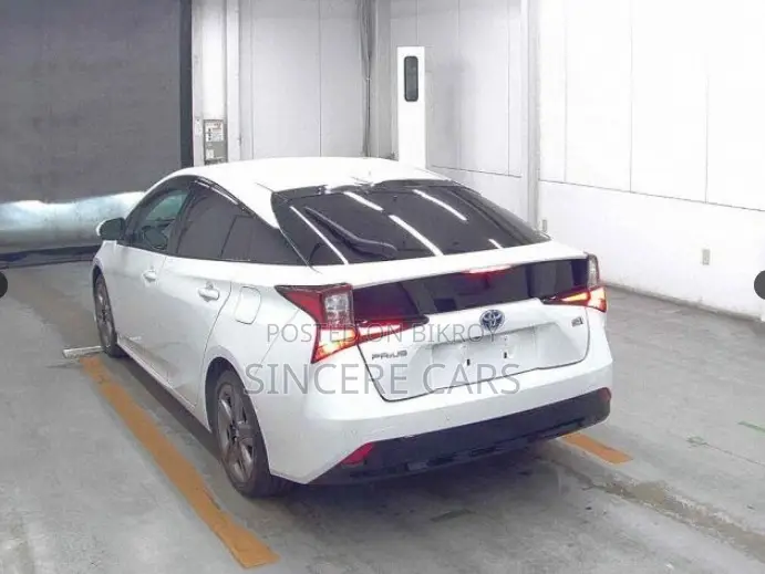 Toyota Prius 2021 Pearl