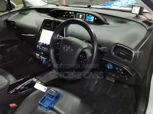 Toyota Prius 2021 Pearl