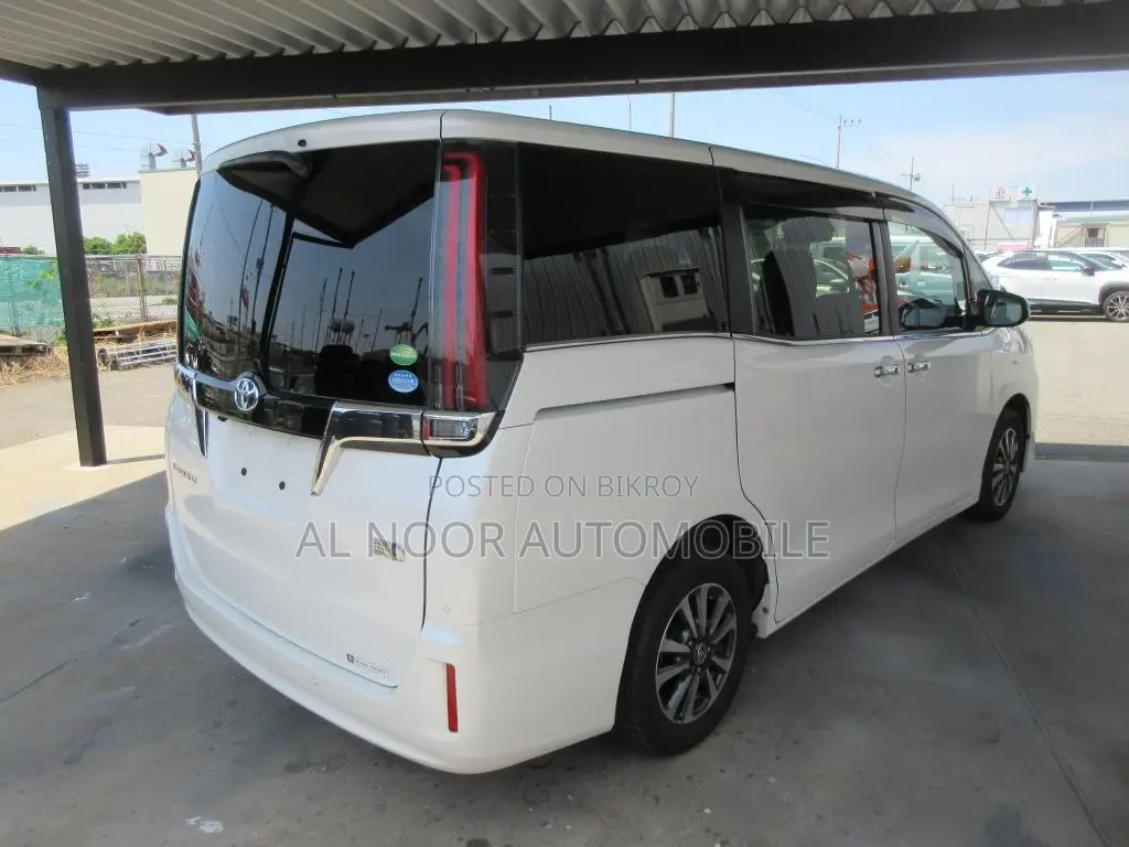 Toyota Esquire 2021 Pearl