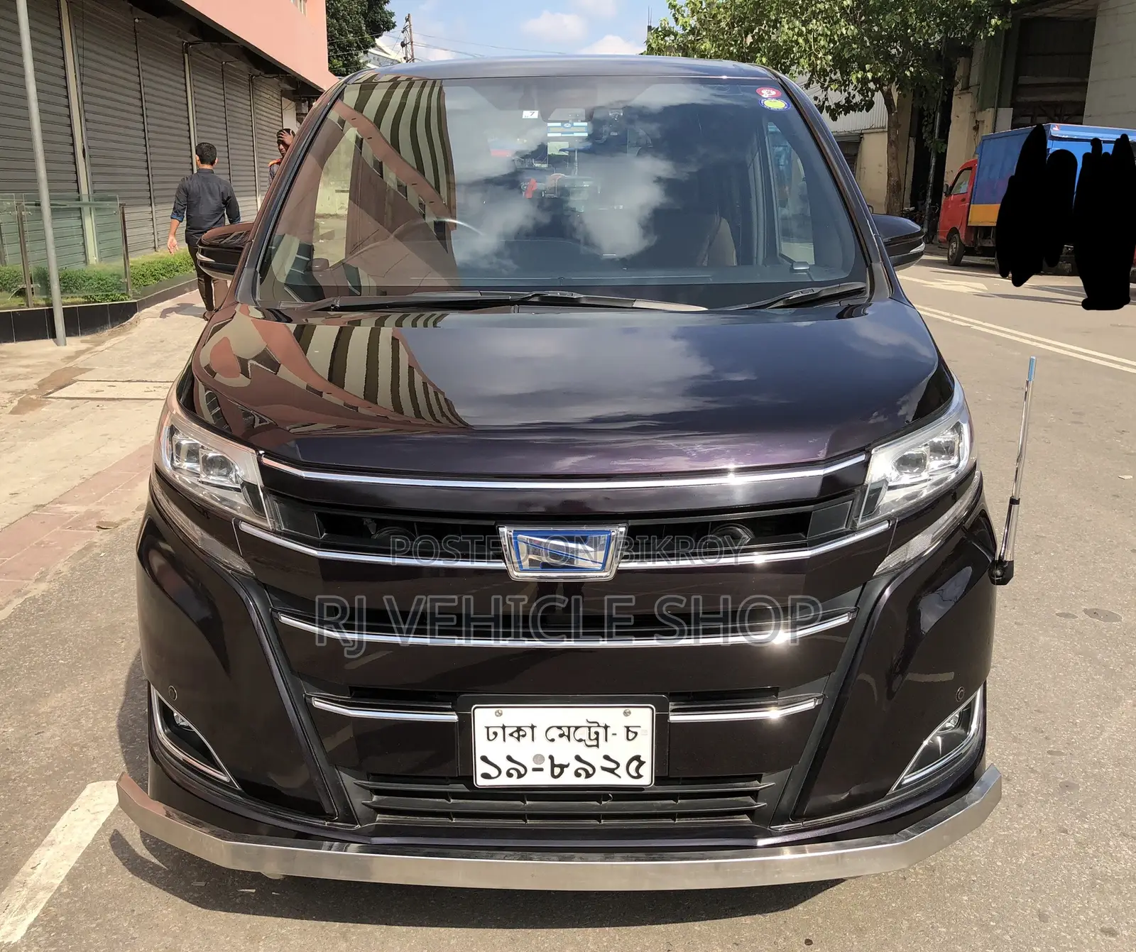 Toyota Noah 1.8 FWD Hybrid (7 Seater) 2017 Maroon