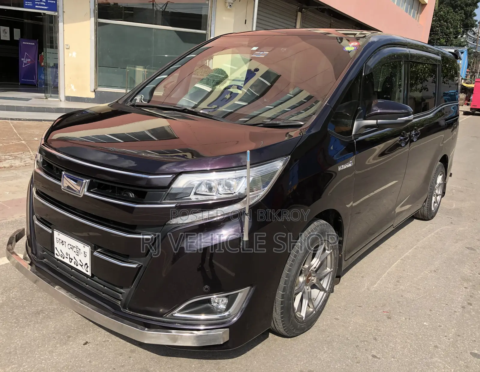 Toyota Noah 1.8 FWD Hybrid (7 Seater) 2017 Maroon