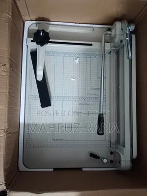মডেল: এটি 868 Model-এর একটি "Precise And Thick Layer Paper Cutter"।