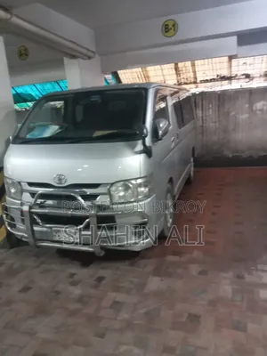Toyota HiAce 2005 Silver