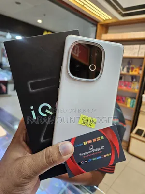 আইকিউওও ২৫৬ জিবি সাদা