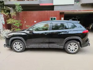 টয়োটা করোলা ক্রস ২০২১ ব্ল্যাক