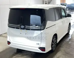 Toyota Voxy Hybrid S-Z 2WD 7-Seater 2023 Pearl