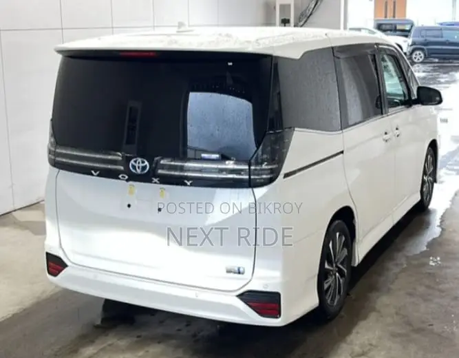 Toyota Voxy Hybrid S-Z 2WD 7-Seater 2023 Pearl