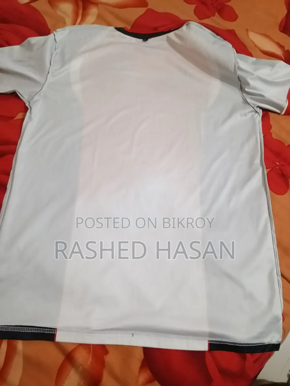 উদ্বাস টি-শার্ট